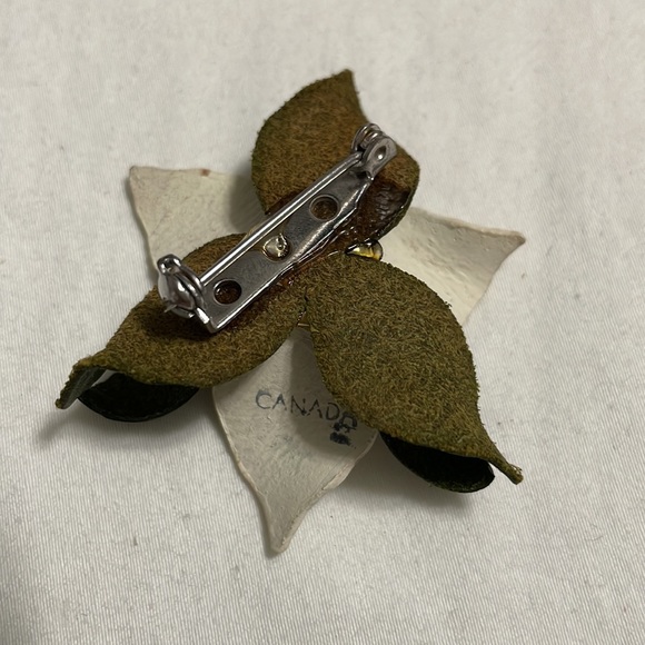 Leather Trillium Pin and Earrings - Picture 2 of 3